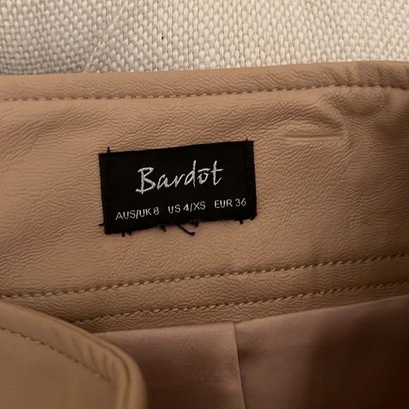 Batboy faux leather ruffled skirt - Picture 3 of 5